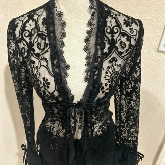 Goth mesh velvet and lace Express top. - Picture 4 of 9